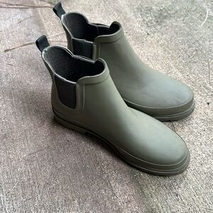 Vegan rain boots